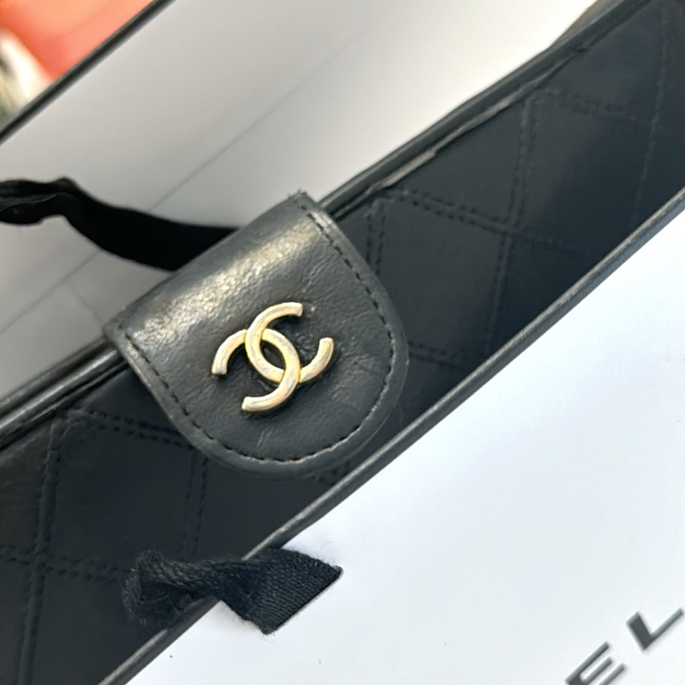 CHANEL Quilted Diamond pattern CC Gold Black Bifold Wallet with Chanel Box - Picture 4 of 17